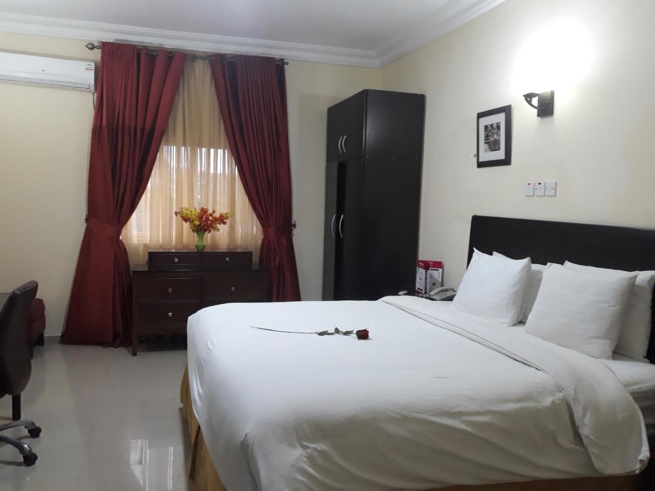 Hotel Reno Абуджа Экстерьер фото