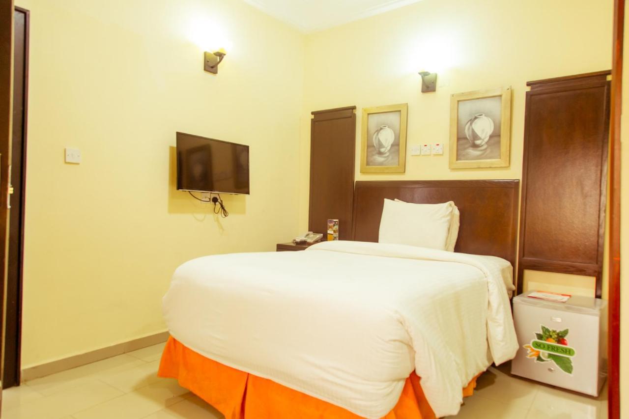 Hotel Reno Абуджа Экстерьер фото