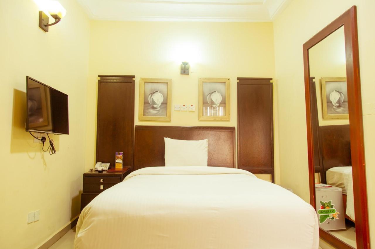 Hotel Reno Абуджа Экстерьер фото